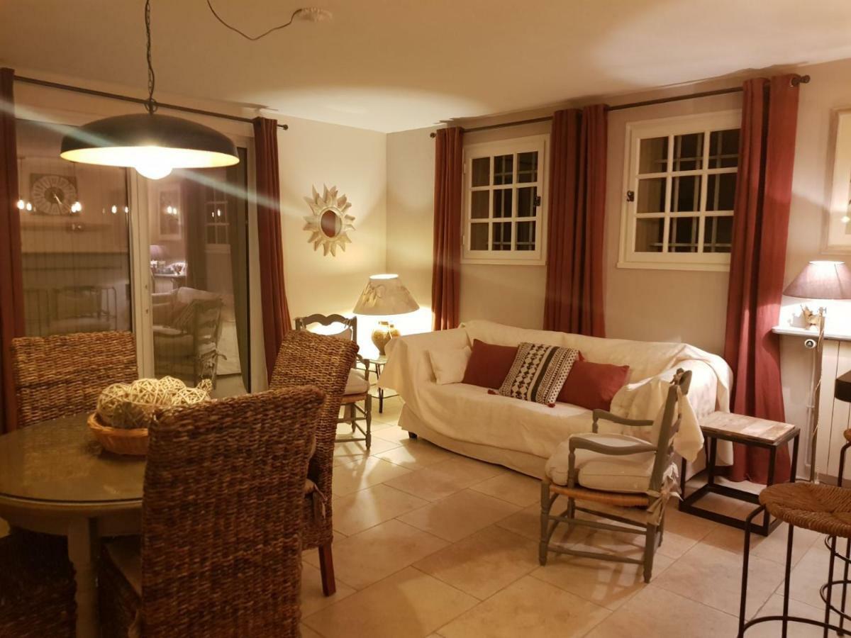 Le Jas Des Parpaillous Apartment ลีล-ซูร์-ลา-ซอร์ก ภายนอก รูปภาพ